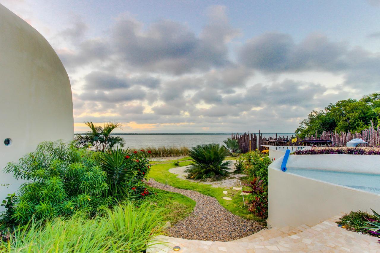 Swan Villas Maya Beach Exterior photo